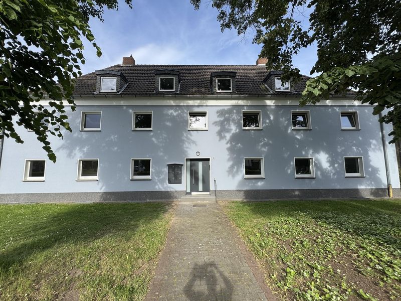 Renovierte 3,5 Zimmer EG Wohnung mit Garten